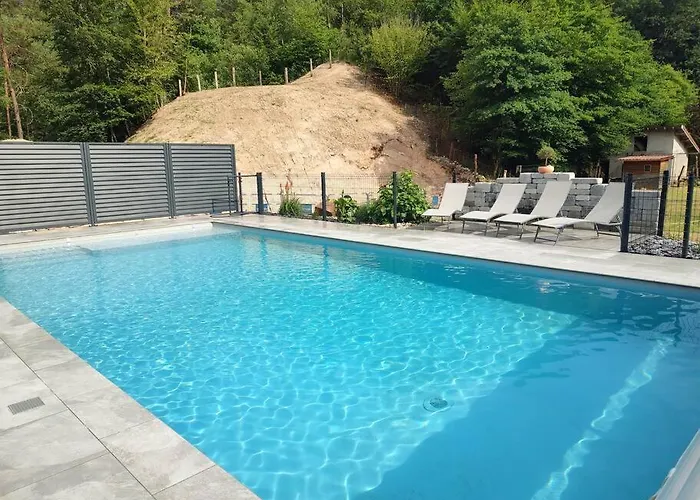 Prázdninový dům Maison Avec Piscine, Jacuzzi Et Sauna Saint-Nabord