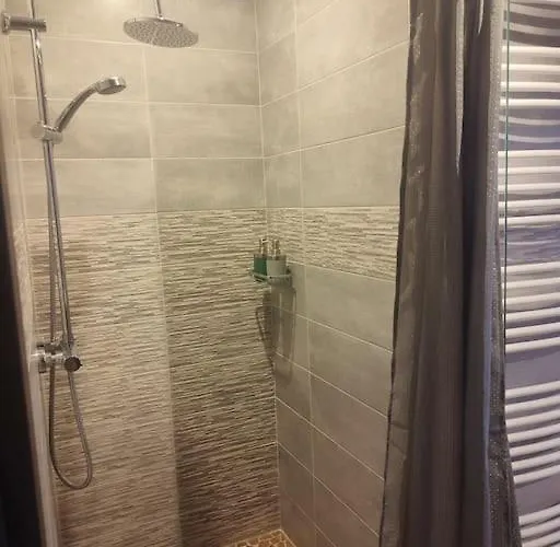 Prázdninový dům Maison Avec Piscine, Jacuzzi Et Sauna Saint-Nabord